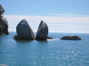 the broken rock in Abel Tasman National Park