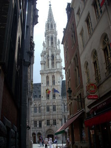 Arrival on the Grand Place, the Town Hall tower