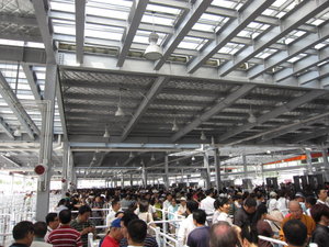 around 30 minutes queuing to entre the Expo everyday...