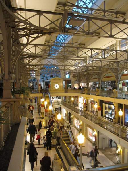 Patio Bullrich, another little shopping stop...away from the rain.