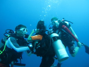 practising Leslie diving skills