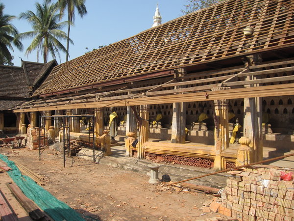 renovation at Wat Si Saket