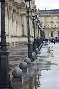 and on sunday morning, it's Louvre time, rainy time...