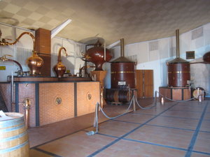 La distillerie, this is not a museum, but the place where they boil till 31st March each year.