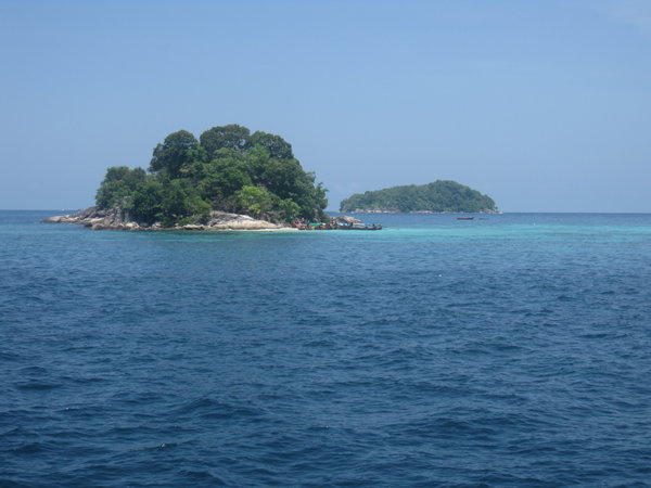little islands around Koh Lipe
