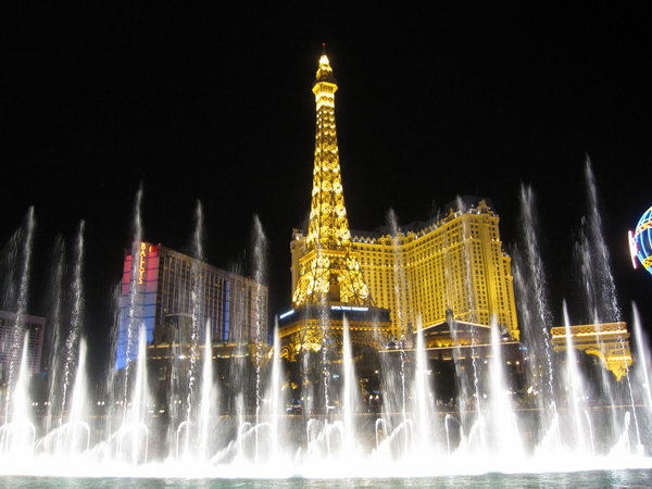 The fountain show of the Bellagio and the Paris in the background