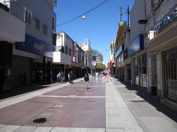 Rosario downtwon on Sunday morning..pretty empty streets and most shops are closed....Sunday!
