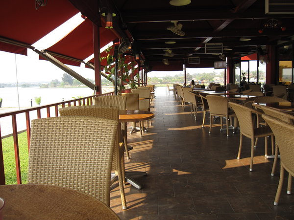 Cafe du Lac, Lubumbashi...poor service...nice view...