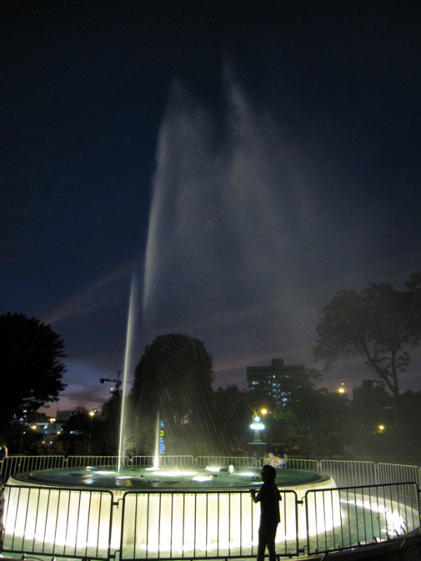 Leslie at Parque de fontanas
