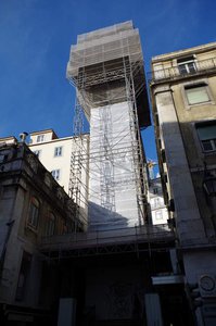 Another great landmark of Lisbon....but this one, under renovation...
