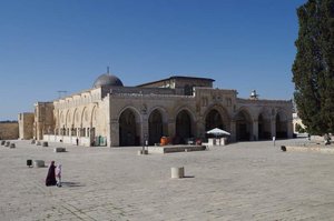 Al Aqsa Mosque...still pretty calm....but already electric!