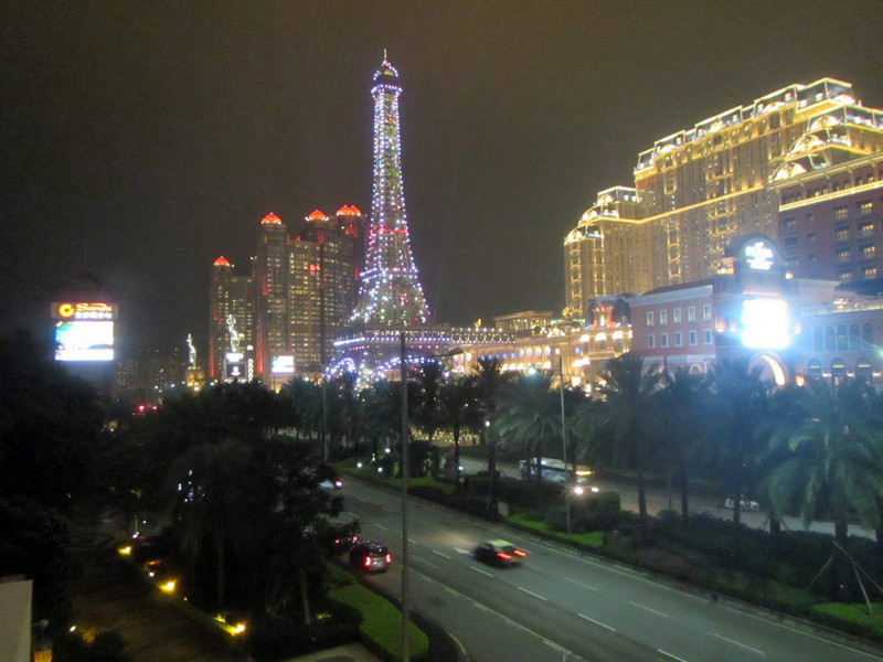 Look like las vegas...but clearly not as lively as Vegas!