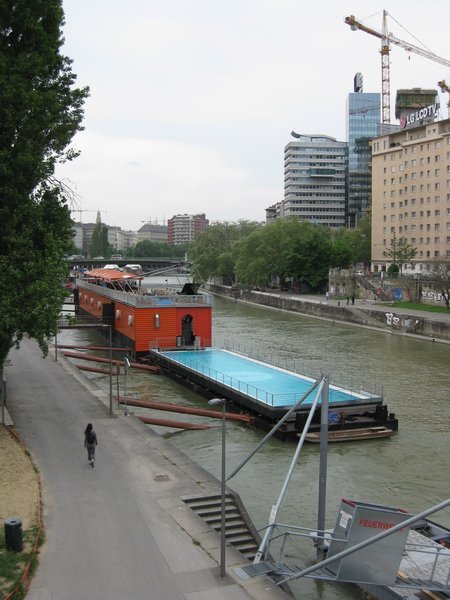 A Floating Pool on the Danube!