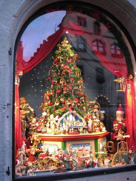 Yet Another Pretty Window Display!