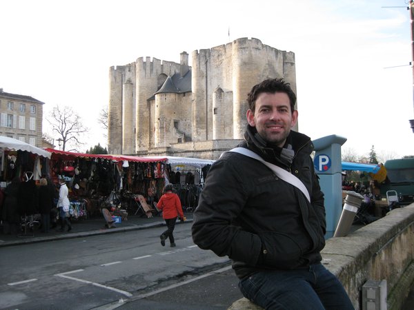 Anth in front of the castle in Niort