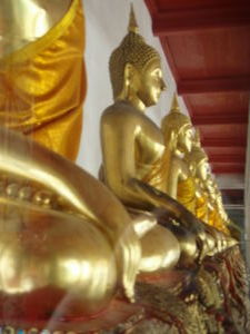 A line of Buddha's