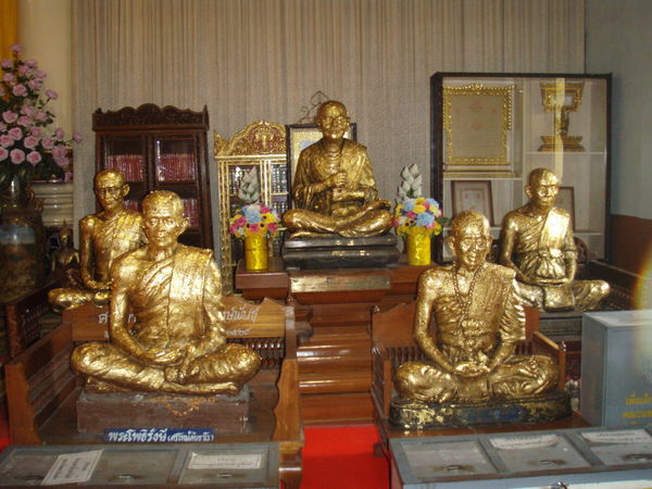 Gold monks at Wat Phra Singh