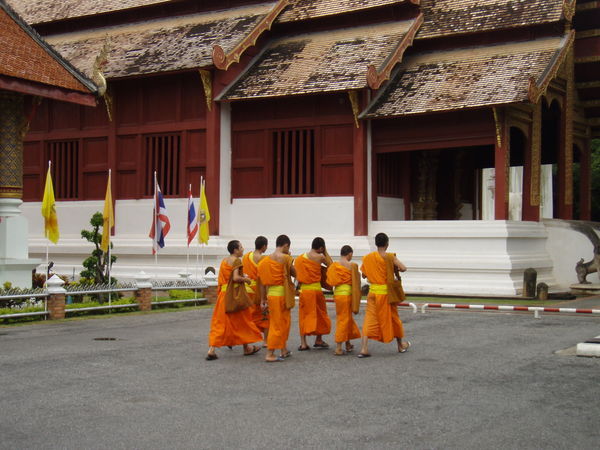 Monks at Wat Phra Singh