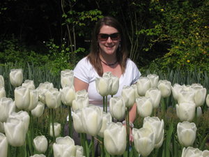 Kate amongst her favourite white tulips at the Keukenhof