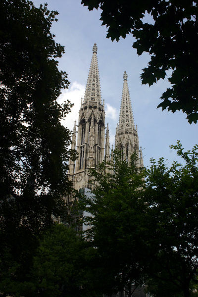 Votivkirche from the park