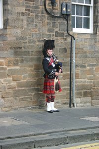 Bagpipes on Royal Mile