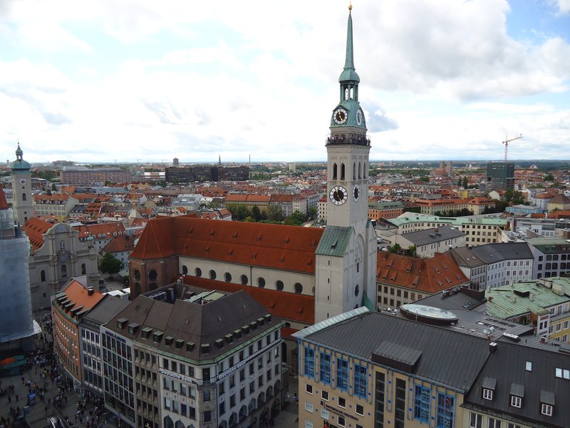 View of Peterskirche from Neues Rathaus