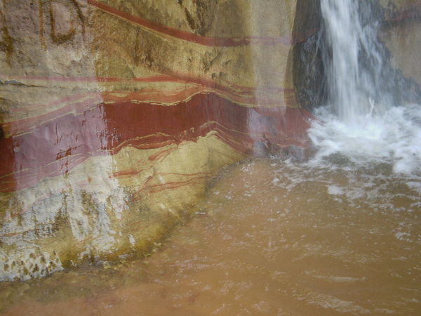 S: las cuevas watervallen, third..cool rock colours