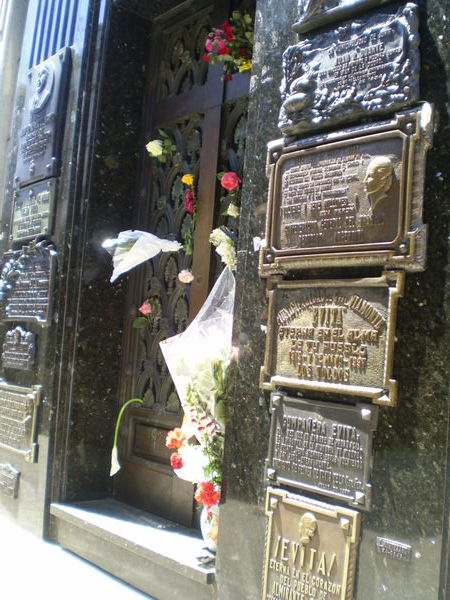 Ba: in the cementary Evita Duarte-Peron´s grave gets flowers daily, still..