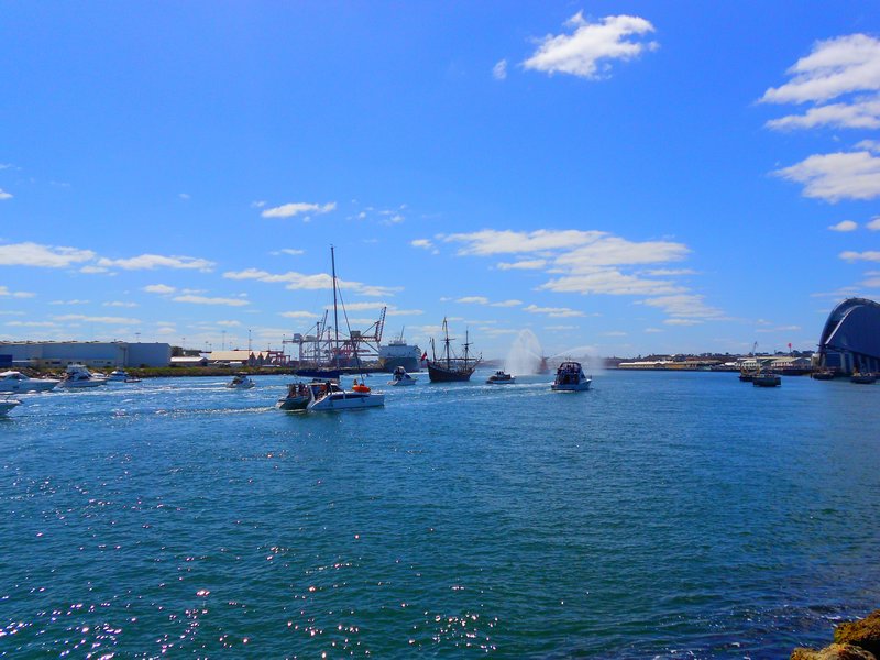 Replica Dutch VOC ship comes in Freo harbour