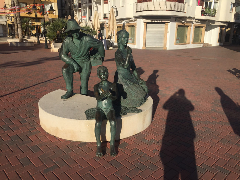 Statue-group of a fishing family