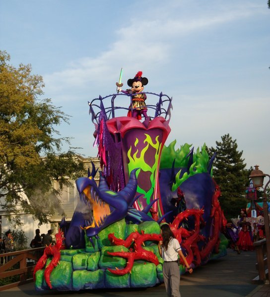 Parade in afternoon - Dashing Mickey