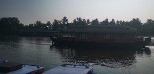 Our houseboat leaving