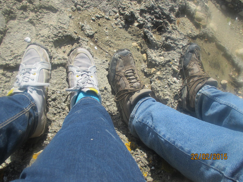 Muddy feet_ on the sea path to Plage de Grouin