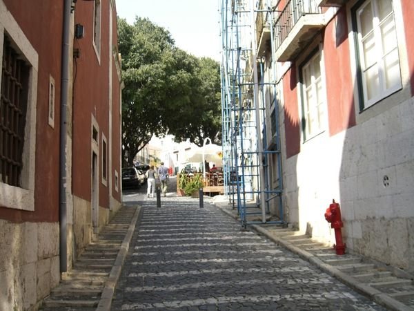 Street leading to Castelo de São Jorge