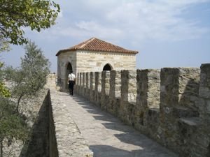 Walkway of battlements in Castelo de São Jorge