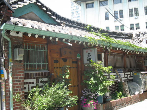 Insadong, Seoul.  I wanna live in this house! 