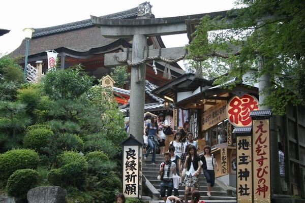 outside Kiyomizu-dera