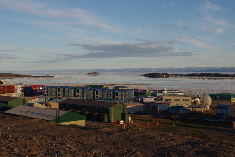 Iqaluit in der Abendsonne
