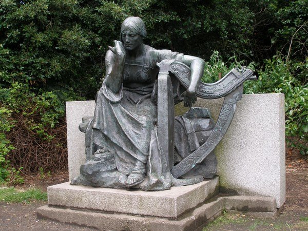 Statue of Brian Boru in Merrion Square