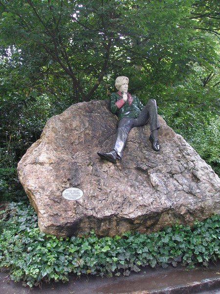 Oscar Wilde Statue in Merrion Square