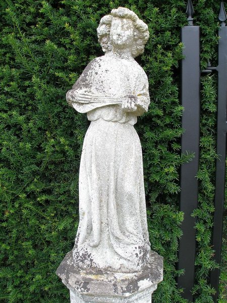 Statue at Hever