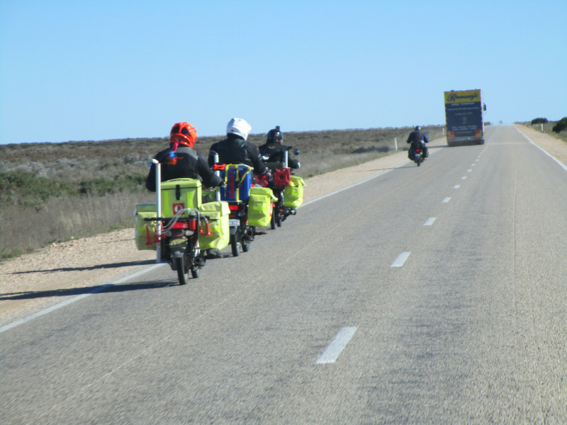 70807.4  australia post delivers on the Nullarbor