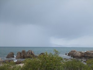 8110821.1 rain out over the Whitsunday Islands