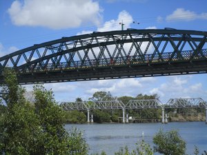 8190821.22 road and rail bridges over Burnett River