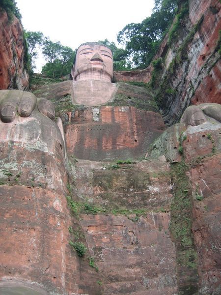 Kaempe Budhaen set nedefra