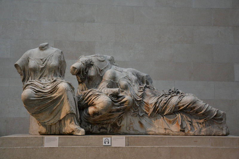 Hestia, Aphrodite and Dione