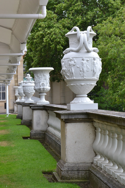 Buckingham Palace Urns