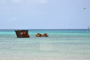 Shipwreck at Malmok Beach