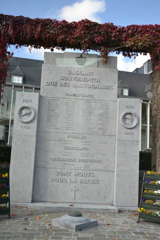Monument aux Morts des Deux Guerres