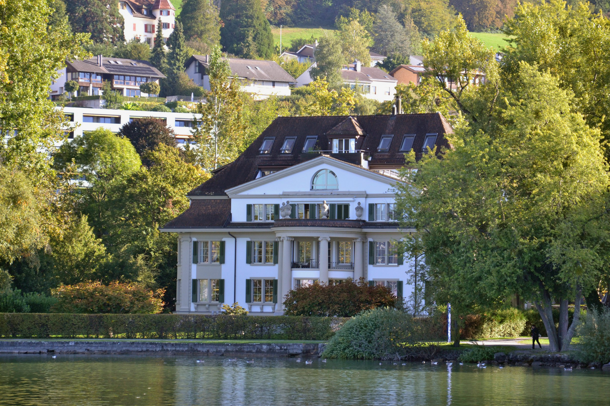 Lakeside Mansion | Photo 